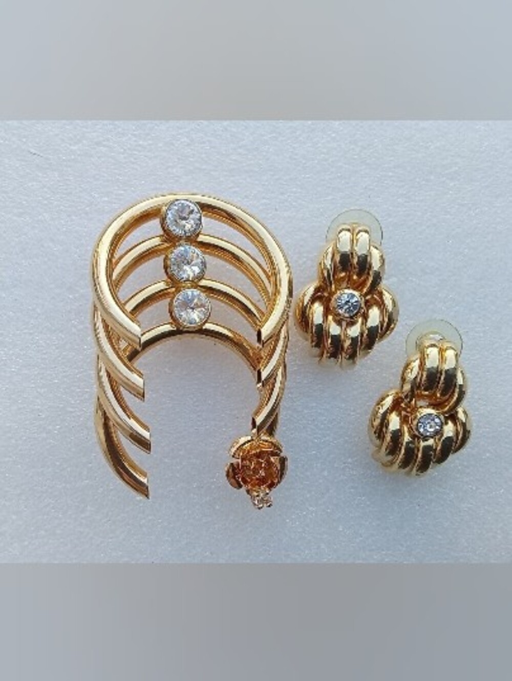 Vintage gold-tone Brooch &  Muthing Earrings set